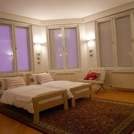 Jazzy Luxe Apartment