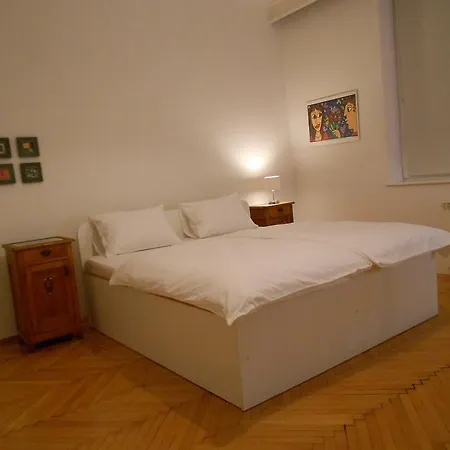 Jazzy Luxe Apartment