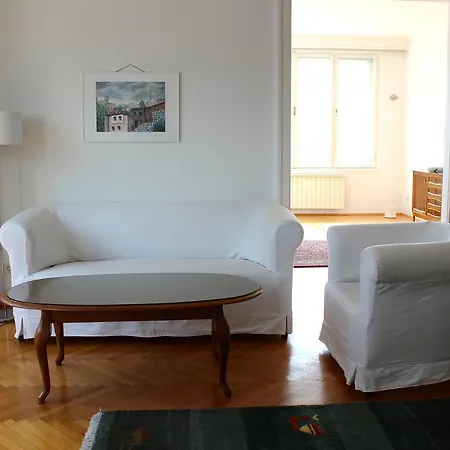 Jazzy Luxe Apartment