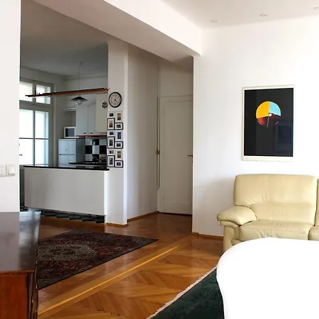 Jazzy Luxe Apartment